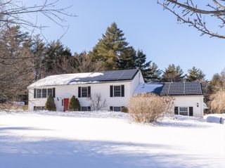 58 Shattuck Rd, Sturbridge, MA 01566