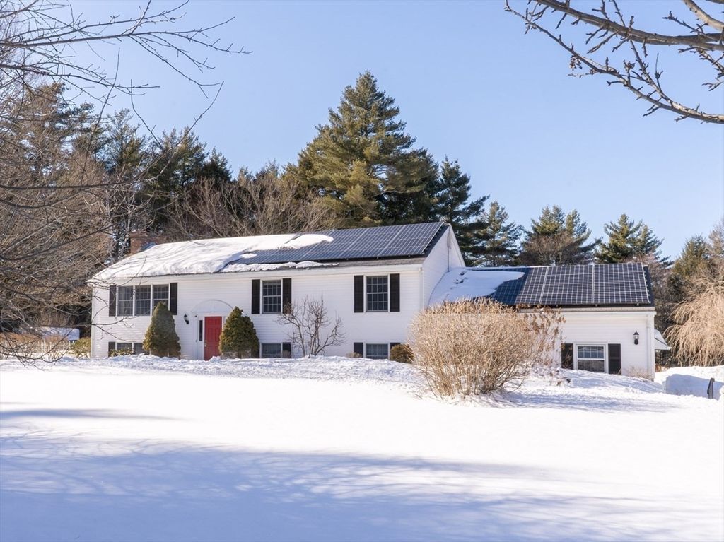 58 Shattuck Rd, Sturbridge, MA 01566