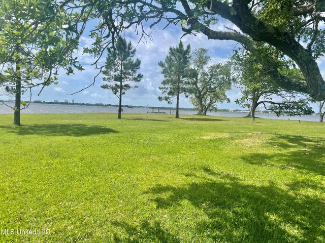 15416 Rue Dauphine Circle, Biloxi, MS 39532