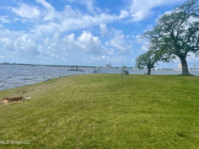 15416 Rue Dauphine Circle, Biloxi, MS 39532