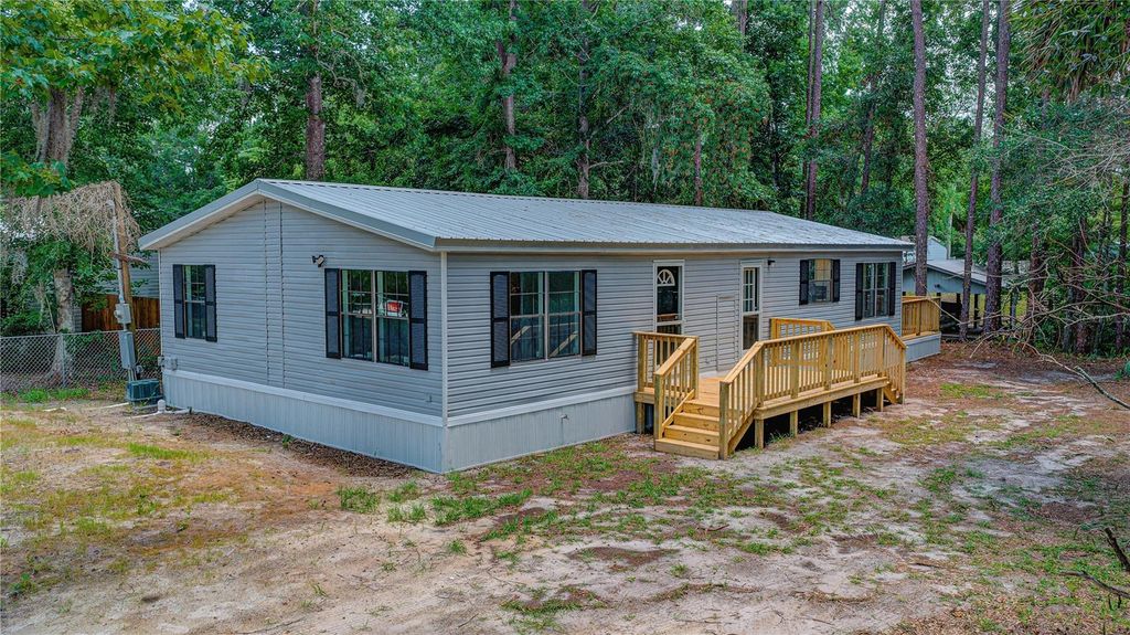 118 WATERWAY DRIVE, Satsuma, FL 32189
