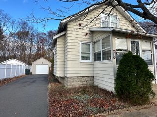 14 Seymour Road, Windsor Locks, CT 06096