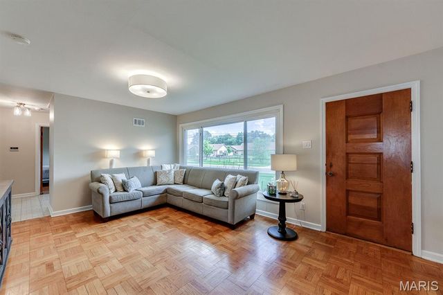 1350 Charbonier Road, Florissant, MO 63031