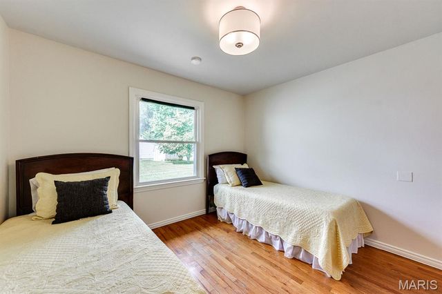 1350 Charbonier Road, Florissant, MO 63031