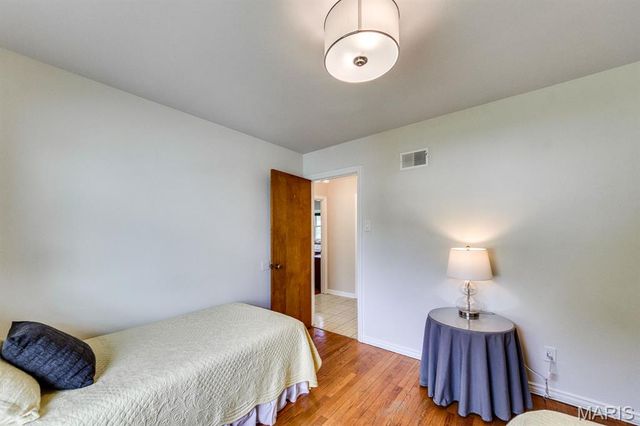 1350 Charbonier Road, Florissant, MO 63031