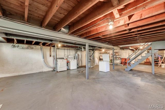 1350 Charbonier Road, Florissant, MO 63031