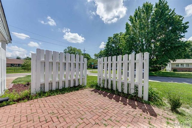 1350 Charbonier Road, Florissant, MO 63031