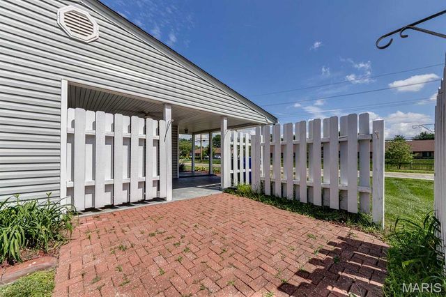 1350 Charbonier Road, Florissant, MO 63031