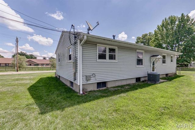 1350 Charbonier Road, Florissant, MO 63031
