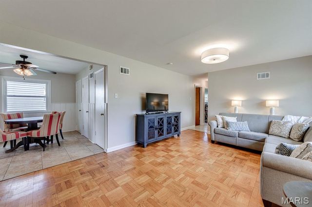 1350 Charbonier Road, Florissant, MO 63031