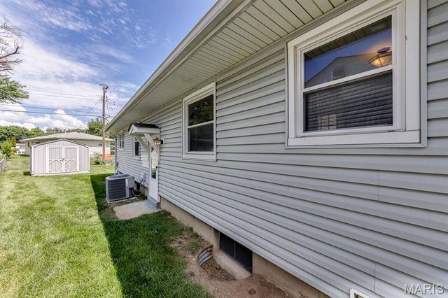 1350 Charbonier Road, Florissant, MO 63031