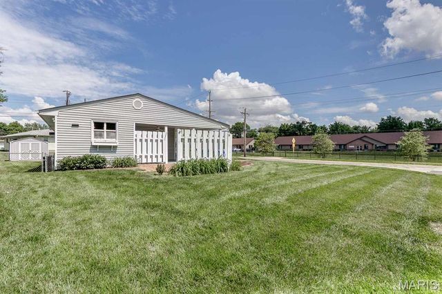 1350 Charbonier Road, Florissant, MO 63031