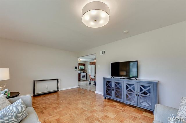 1350 Charbonier Road, Florissant, MO 63031