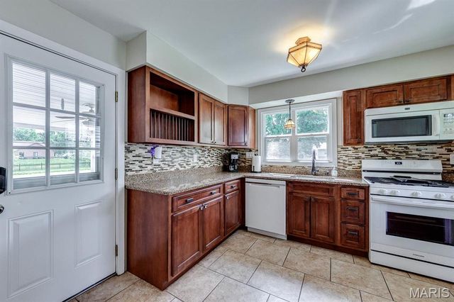 1350 Charbonier Road, Florissant, MO 63031
