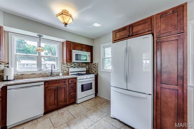 1350 Charbonier Road, Florissant, MO 63031