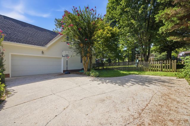 9811 Autumn Glen Drive, Soddy Daisy, TN 37379