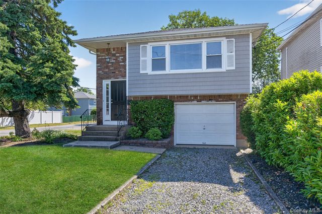 9 16th Street, Bayville, NY 11709