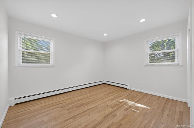 9 16th Street, Bayville, NY 11709