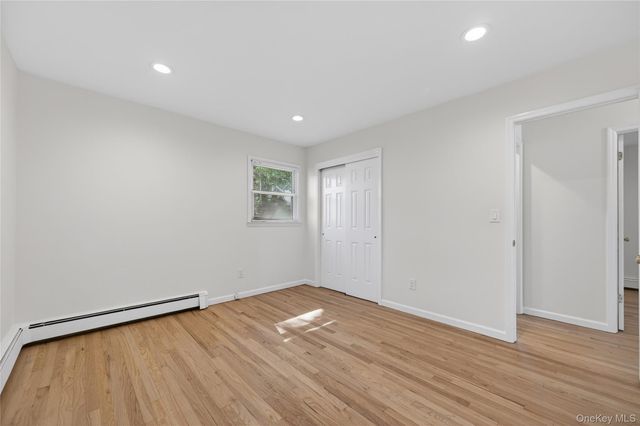 9 16th Street, Bayville, NY 11709