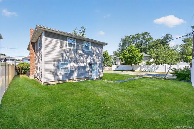 9 16th Street, Bayville, NY 11709