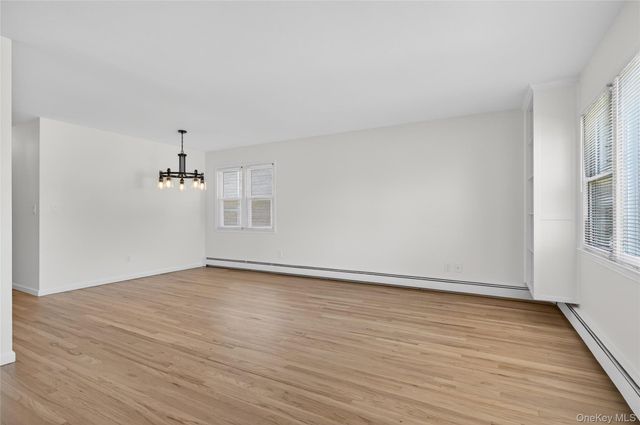 9 16th Street, Bayville, NY 11709