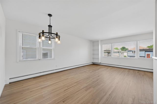 9 16th Street, Bayville, NY 11709