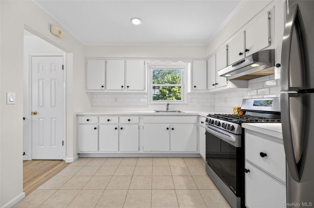9 16th Street, Bayville, NY 11709