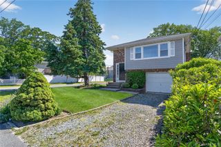 9 16th Street, Bayville, NY 11709