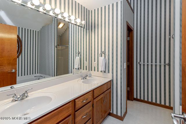 7812 Harvest Gold Drive, Holland, OH 43528