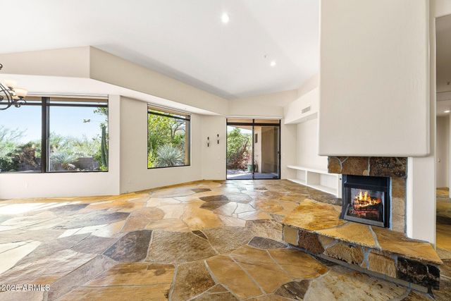 10675 E FERNWOOD Lane, Scottsdale, AZ 85262