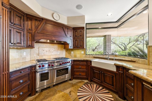 10675 E FERNWOOD Lane, Scottsdale, AZ 85262