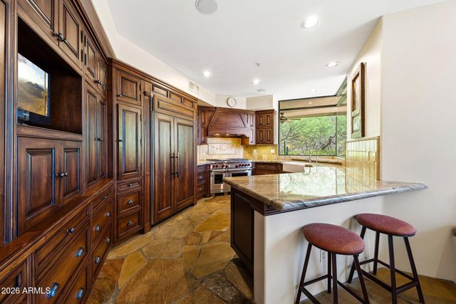 10675 E FERNWOOD Lane, Scottsdale, AZ 85262