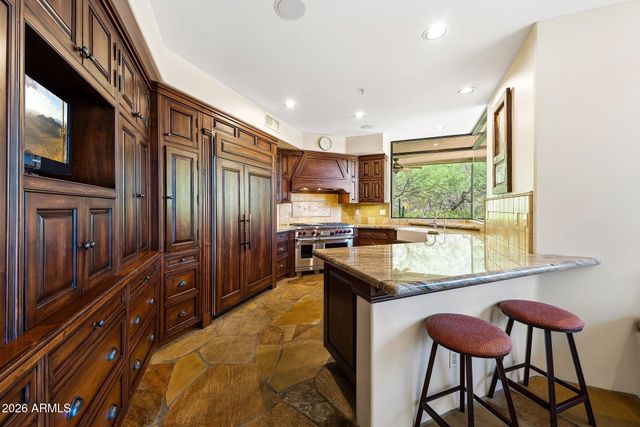 10675 E FERNWOOD Lane, Scottsdale, AZ 85262