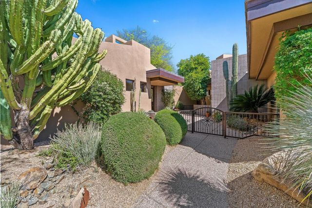 10675 E FERNWOOD Lane, Scottsdale, AZ 85262