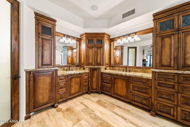 10675 E FERNWOOD Lane, Scottsdale, AZ 85262