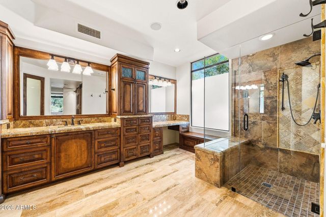 10675 E FERNWOOD Lane, Scottsdale, AZ 85262