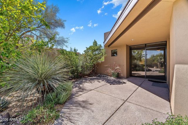 10675 E FERNWOOD Lane, Scottsdale, AZ 85262