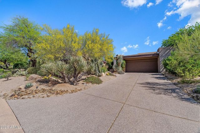 10675 E FERNWOOD Lane, Scottsdale, AZ 85262