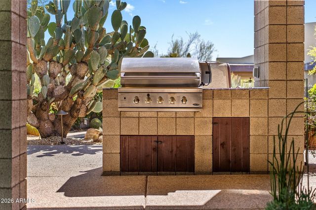 10675 E FERNWOOD Lane, Scottsdale, AZ 85262