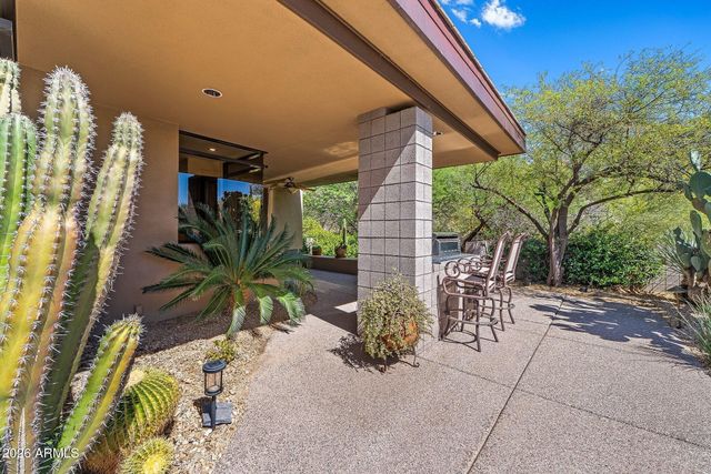 10675 E FERNWOOD Lane, Scottsdale, AZ 85262