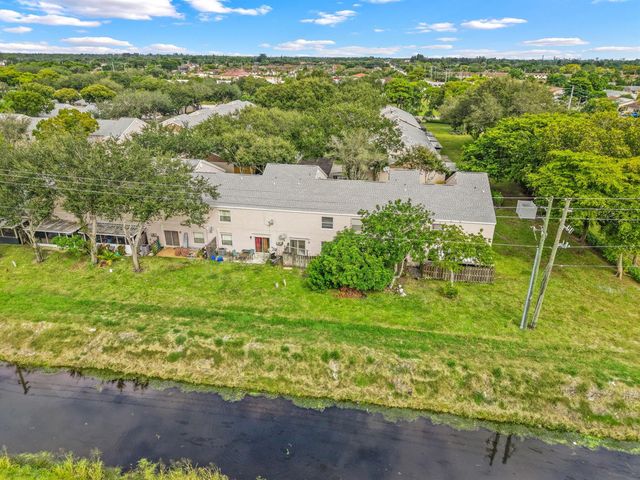 5072 Pine Abbey Drive S, West Palm Beach, FL 33415