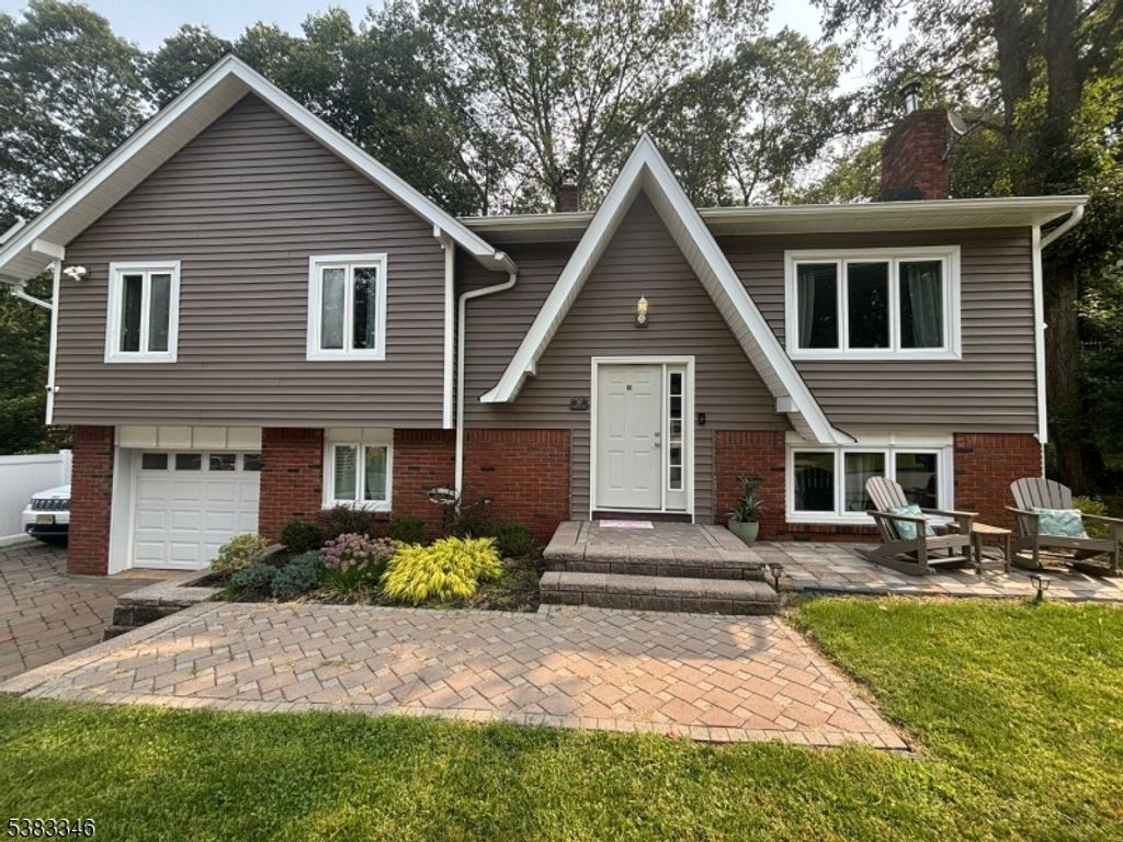 11 Idalroy Trl, Hopatcong Boro, NJ 07843