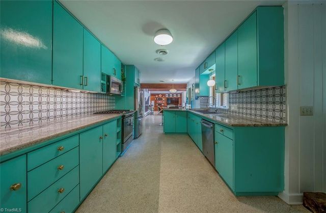 116 Maplewood Avenue, Thomasville, NC 27360