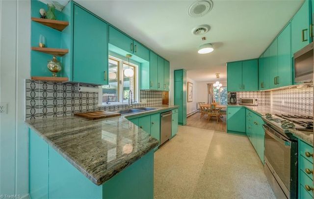 116 Maplewood Avenue, Thomasville, NC 27360