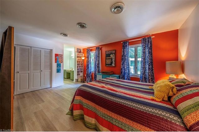 116 Maplewood Avenue, Thomasville, NC 27360