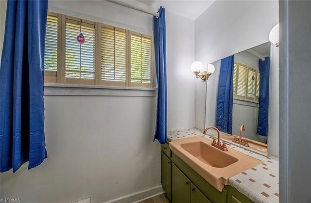 116 Maplewood Avenue, Thomasville, NC 27360