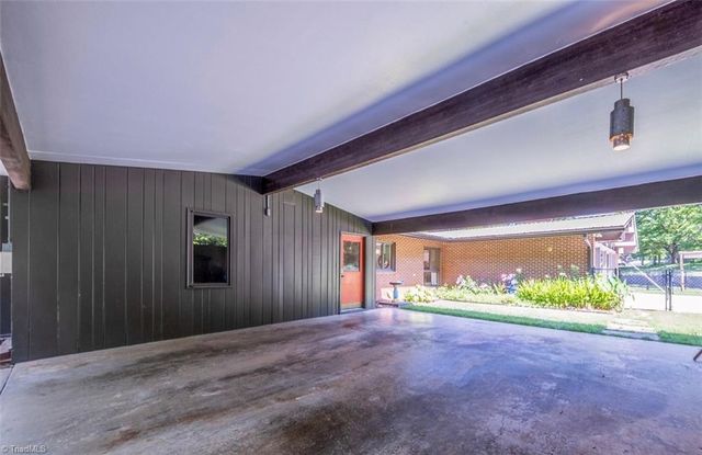 116 Maplewood Avenue, Thomasville, NC 27360