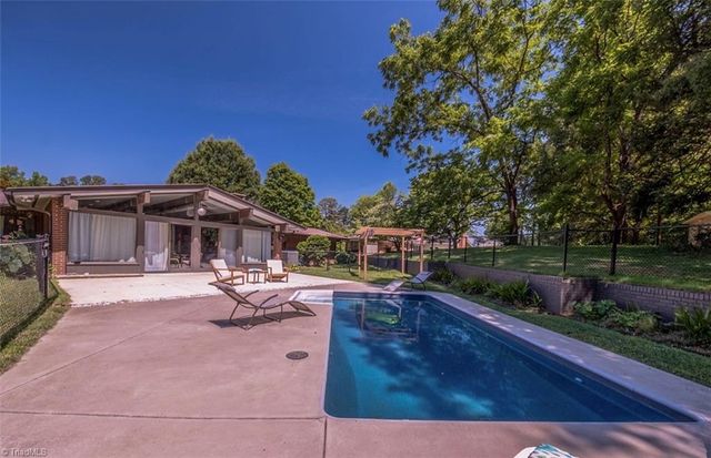 116 Maplewood Avenue, Thomasville, NC 27360