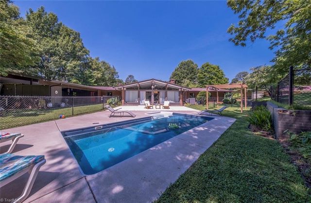 116 Maplewood Avenue, Thomasville, NC 27360