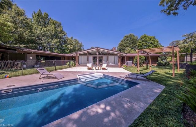 116 Maplewood Avenue, Thomasville, NC 27360